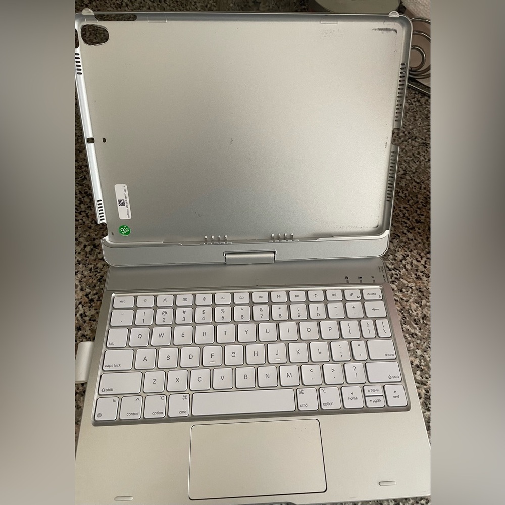 Typecase Flexbook Touch-like new: Turn iPad into laptop case